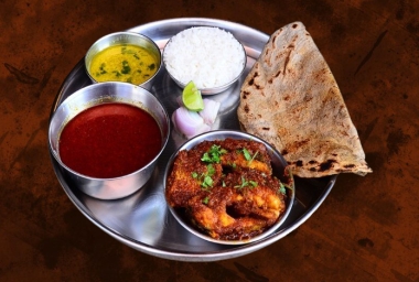 आनंद स्पेशल मटण थाळी